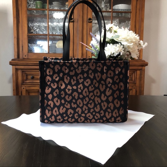 kate spade Handbags - NWOT Kate spade leopard medium tote